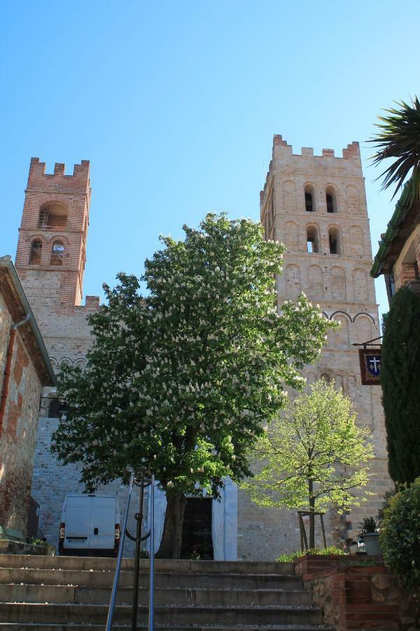 Maison Au Pied De La Cathedrale Elne Exterior photo